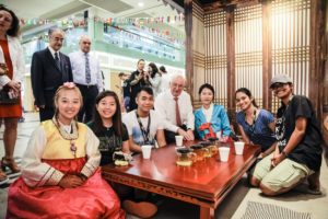 icube events_smu icon global village 2017 korean house with students and guests